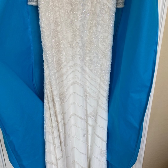 New Fitted Ivory Wedding Dress - Picture 10 of 11